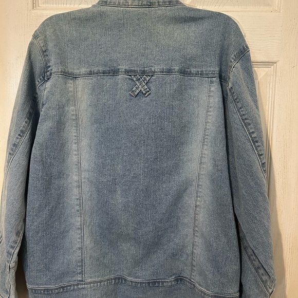 NWOT Sage 56 Embroidered Denim Jacket Turquoise Floral Design on Right Sleeve. - Picture 2 of 10